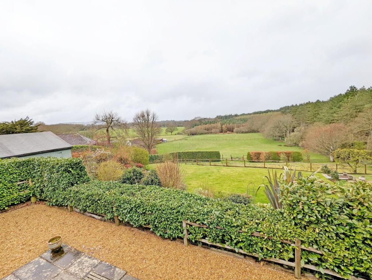 Long Meadow Villa Midhurst Exterior photo